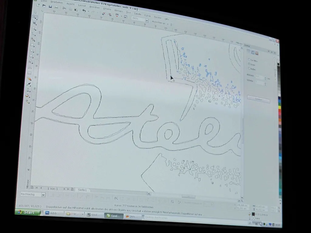 Qualität im Siebdruck – Nahaufnahme frisch bedruckter Textilien